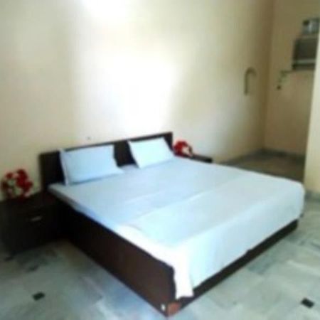 Hotel Kedar Dham Mathura Exterior foto